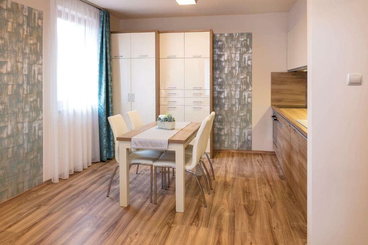 Foter Rezidencia 3 Apartment Дьор Екстериор снимка