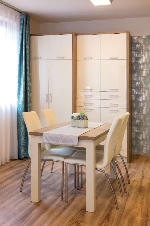 Foter Rezidencia 3 Apartment Дьор Екстериор снимка